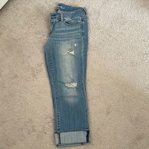 American Eagle, light wash capris